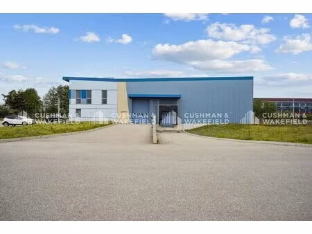 vente local d'activités 905 m²