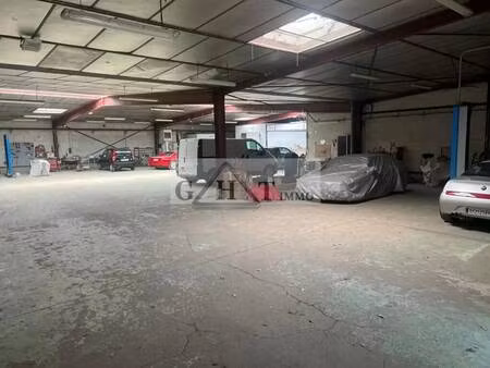 vente entrepôt 739 m²
