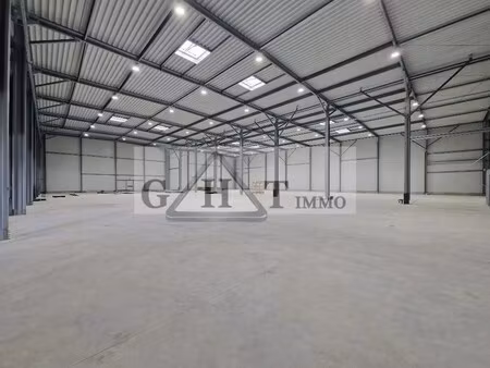vente entrepôt 4 000 m²