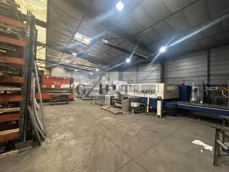 vente entrepôt 1 400 m²