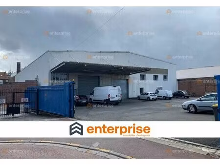 vente entrepôt 1 500 m²