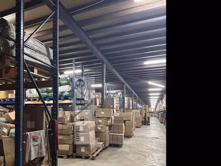 vente entrepôt 7 900 m²