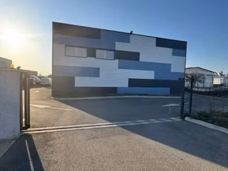 vente local d'activités 157 m²