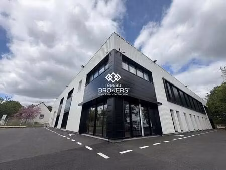 vente local d'activités 1 580 m²
