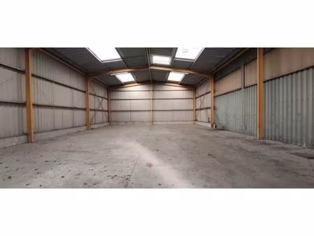 vente entrepôt 2 872 m²