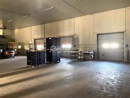 vente entrepôt 2 000 m² à 3 180 m²