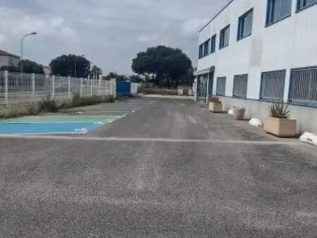 vente entrepôt 2 374 m²