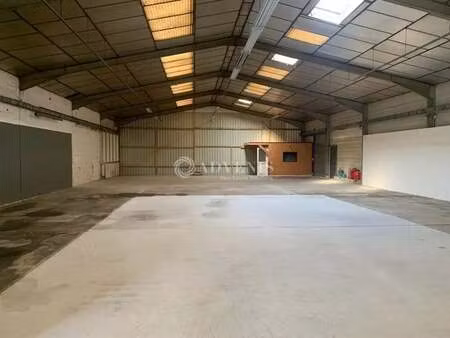 vente entrepôt 2 300 m²
