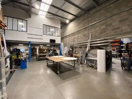vente local d'activités 280 m²