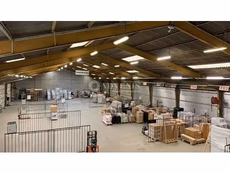 vente local d'activités 1 600 m²
