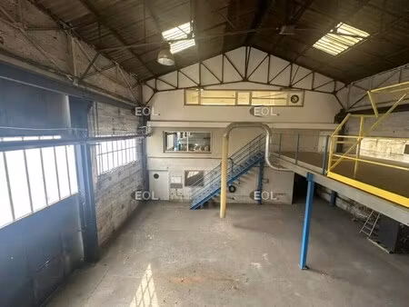 vente local d'activités 1 551 m²