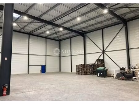 vente local d'activités 1 800 m²