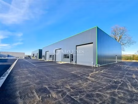 vente local d'activités 200 m² à 900 m²