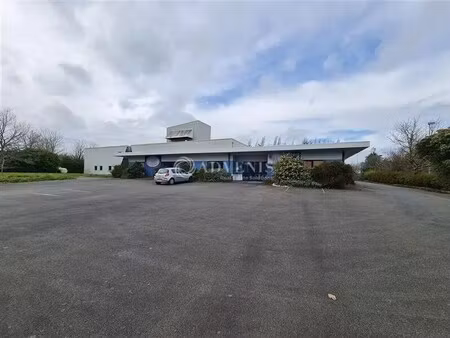 vente local d'activités 2 612 m²