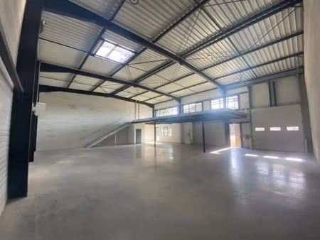 vente local d’activités signes 83870 377m² à 1142m²