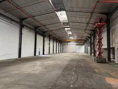 vente local d'activités 1 800 m²