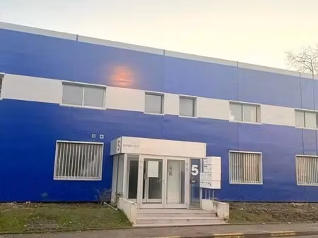 vente local d'activités 2 400 m²