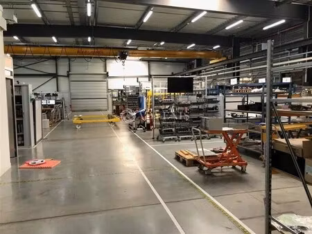 vente local d'activités 7 817 m²