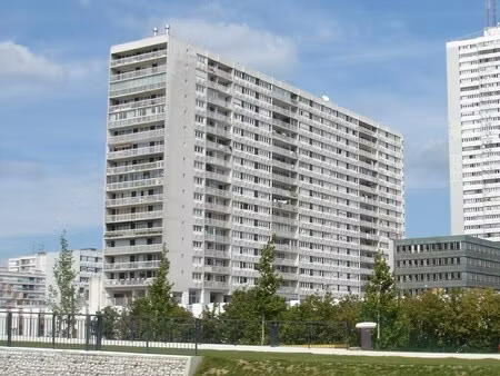 vente local d'activités 744 m²