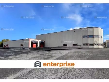 location entrepôt 7 400 m²