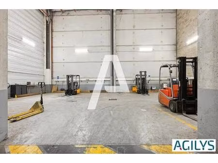 location entrepôt 9 209 m²