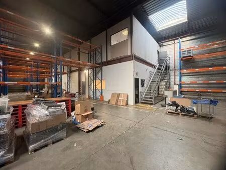 location local d'activités 250 m²
