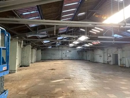 vente local d'activités 1 330 m²