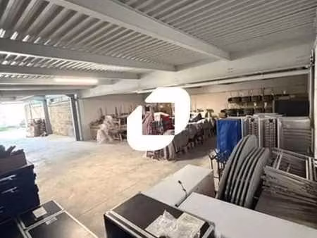 location local d'activités 330 m²