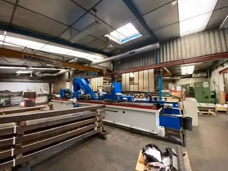 vente local d'activités 1 844 m²