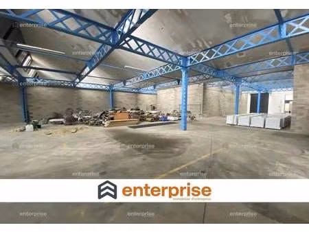 location local d'activités 200 m² à 8 000 m²