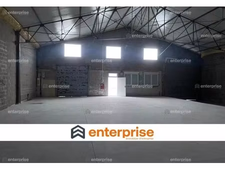 location local d'activités 550 m²