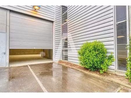 location local d'activités 392 m²