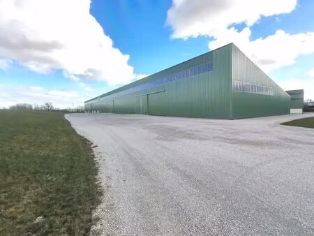 location entrepôt epense 51330 2100m² à 4500m²