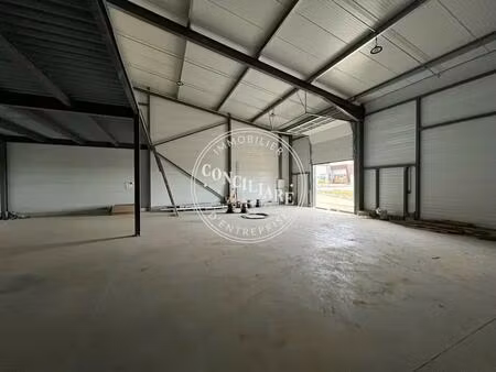 location entrepôt 370 m² à 982 m²