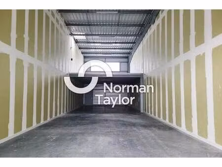 location local d'activités 143 m²