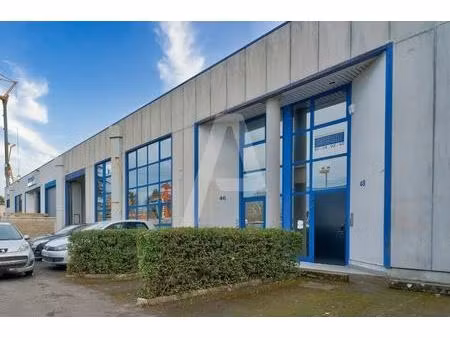 location local d'activités 980 m²