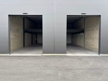location local d'activités 372 m²