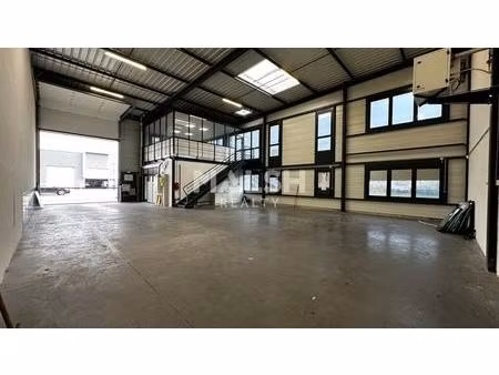 location local d’activités saint fons 69190 268m²