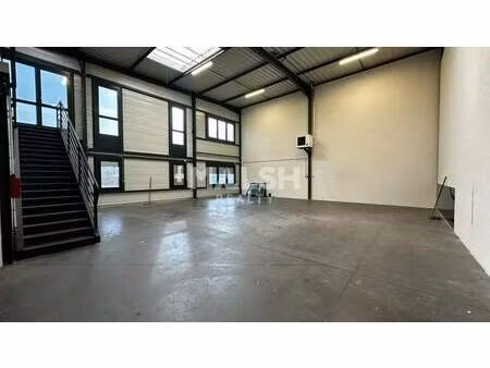 location local d'activités 268 m²