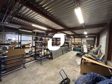 location local d'activités 920 m²
