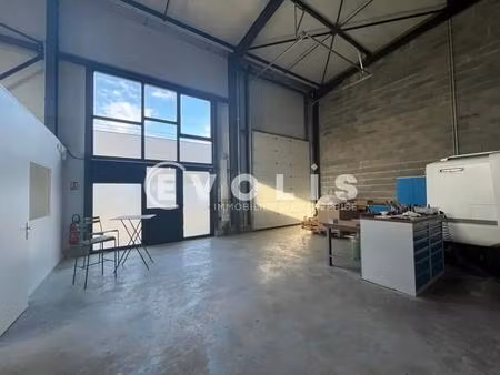 location local d'activités 223 m²