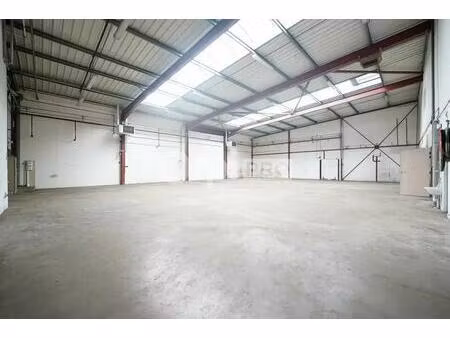 location local d’activités mornant 69440 880m²