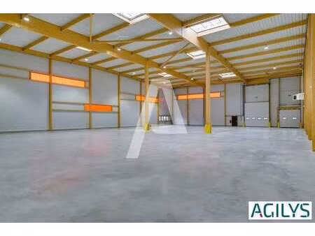 location entrepôt 1 636 m² à 5 029 m²