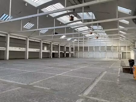 location entrepôt 823 m² à 5 869 m²