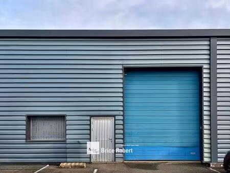 location local d'activités 218 m²