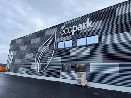 location local d'activités 312 m²