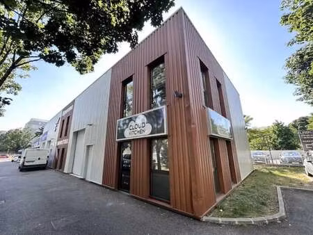 location local d'activités 167 m²