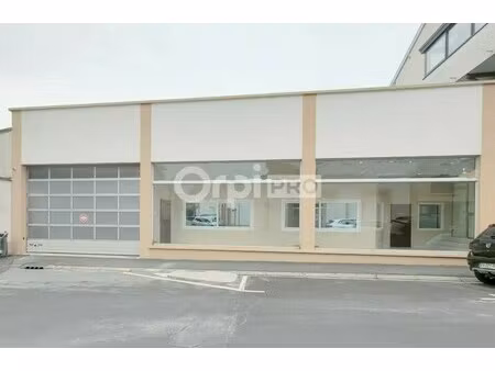 location local d'activités 898 m²