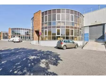 location local d'activités 580 m²