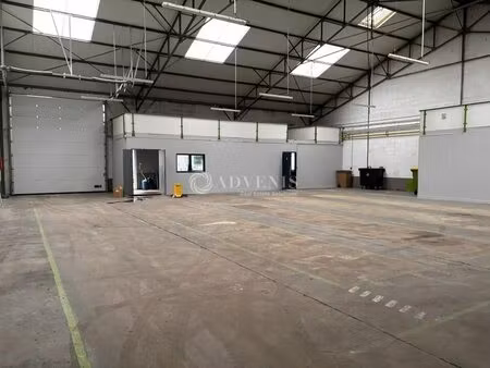 location local d'activités 695 m²